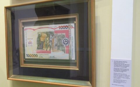 Philippine peso bills for a Pag-IBIG savings withdrawal