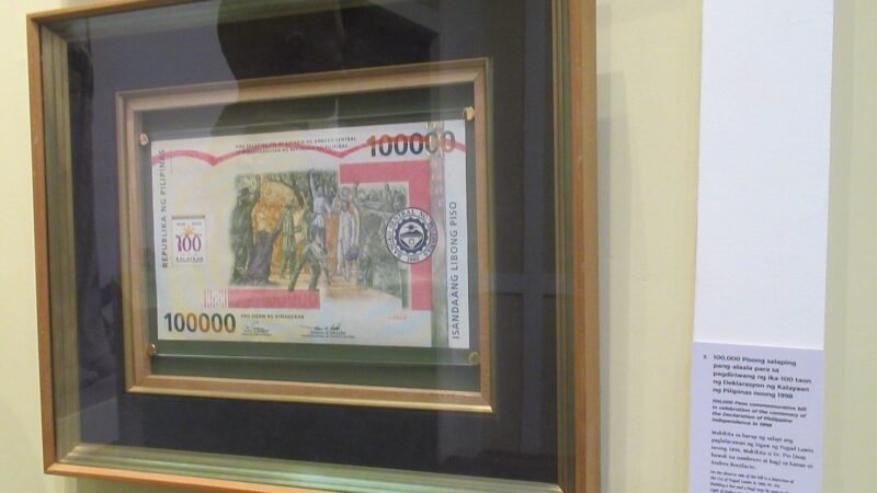 Philippine peso bills for a Pag-IBIG savings withdrawal